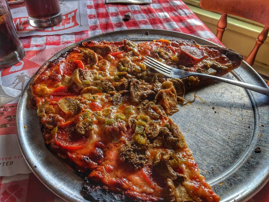 Fricanos Pizza Tavern | restaurant | 1400 Fulton St, Grand Haven, MI 49417, USA | 6168428640 OR +1 616-842-8640