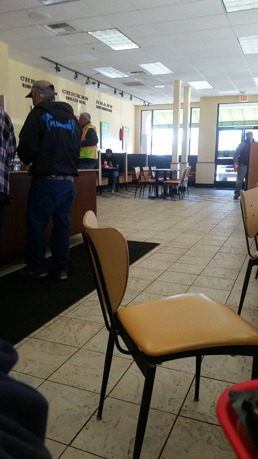 Del Taco | meal takeaway | 55 E Hallock Dr, Santa Paula, CA 93060, USA | 8055254444 OR +1 805-525-4444