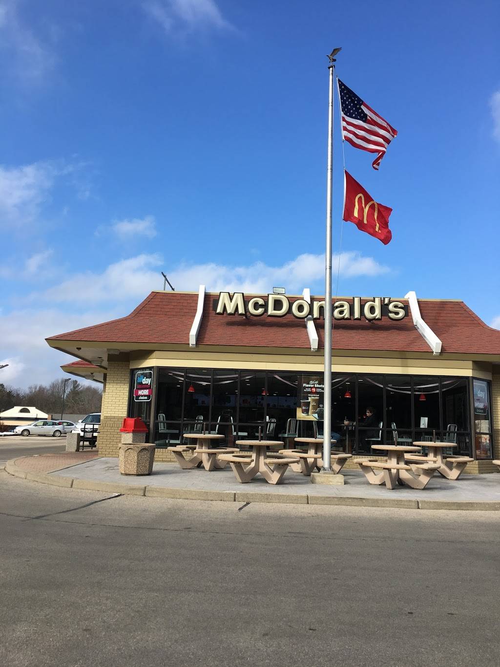 McDonalds | cafe | 14 Kingston Road, Wyoming, RI 02898, USA | 4015391115 OR +1 401-539-1115