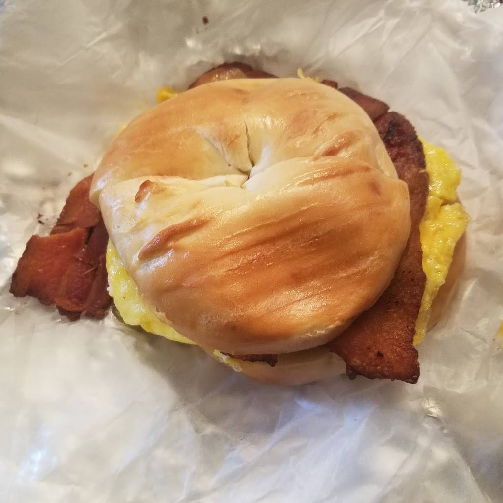 BLT Grill | restaurant | 9623 Lost Knife Rd, Montgomery Village, MD 20877, USA | 3019776575 OR +1 301-977-6575