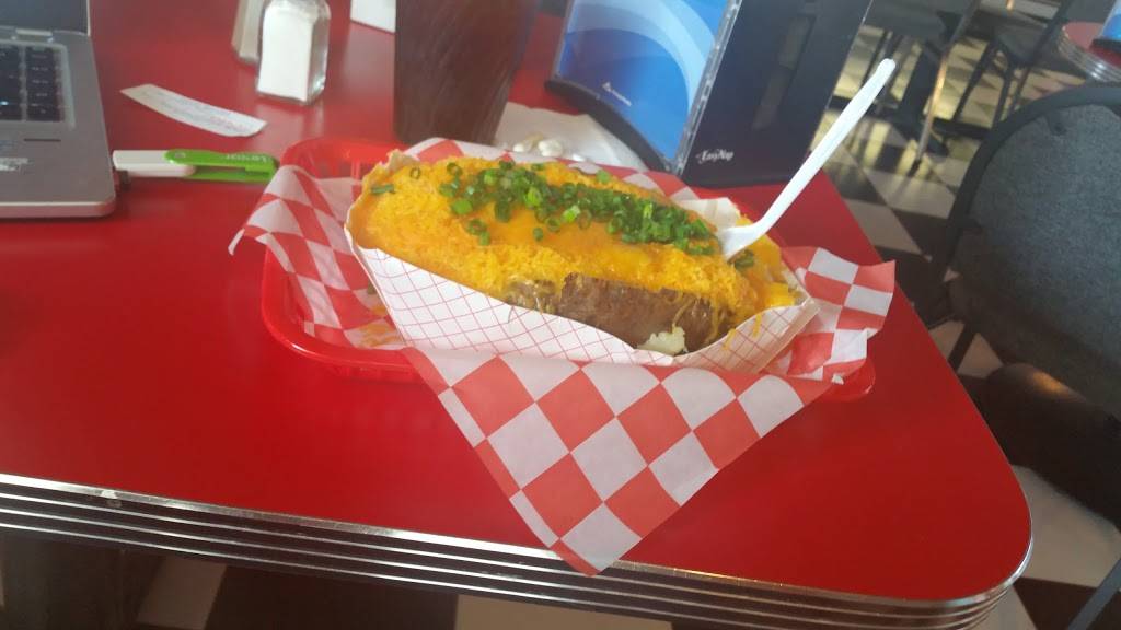 Burger Town | restaurant | 6223 W Roundbunch Rd, Orange, TX 77630, USA | 4097358840 OR +1 409-735-8840