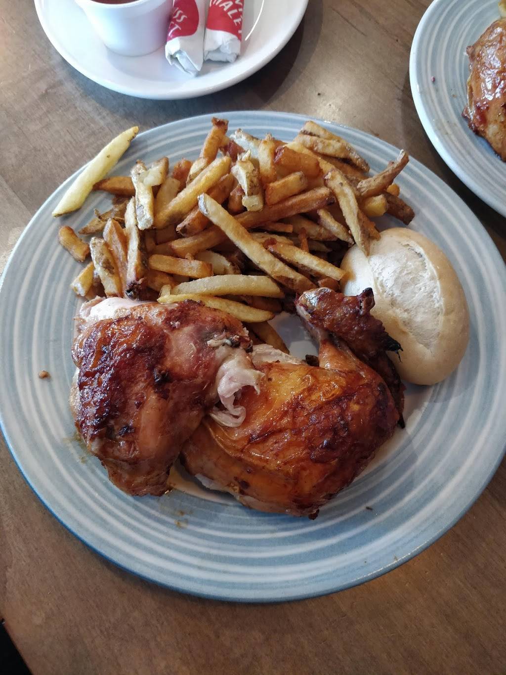 Swiss Chalet | restaurant | 252 Lakeshore Rd W, Mississauga, ON L5H 1G6, Canada | 9052780391 OR +1 905-278-0391