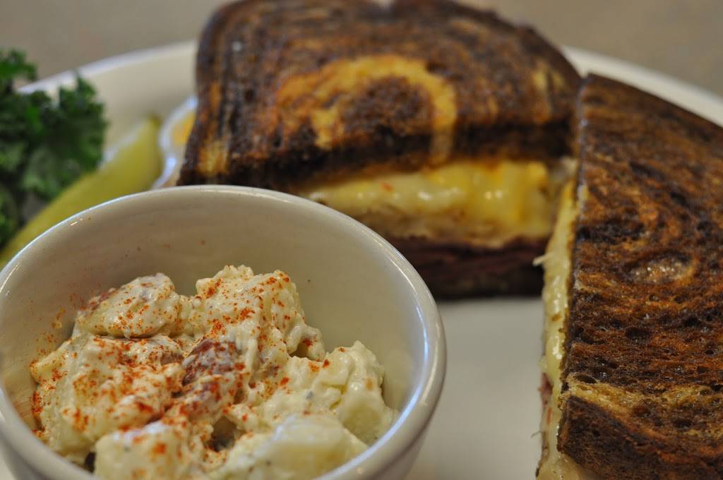 Legends Patio Grill and Bar | restaurant | 6910 N 102nd Cir, Omaha, NE 68122, USA | 4028841006 OR +1 402-884-1006