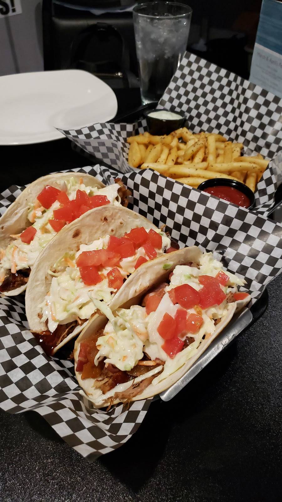 The Avenue Bar and grill LLC | restaurant | 311 Corunna Ave, Owosso, MI 48867, USA | 9894724472 OR +1 989-472-4472