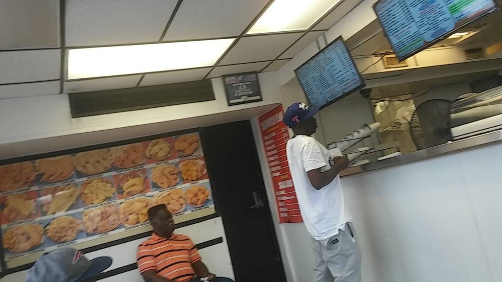 Sharks Fish & Chicken | restaurant | 7700 1st Ave N, Birmingham, AL 35206, USA | 2058369999 OR +1 205-836-9999