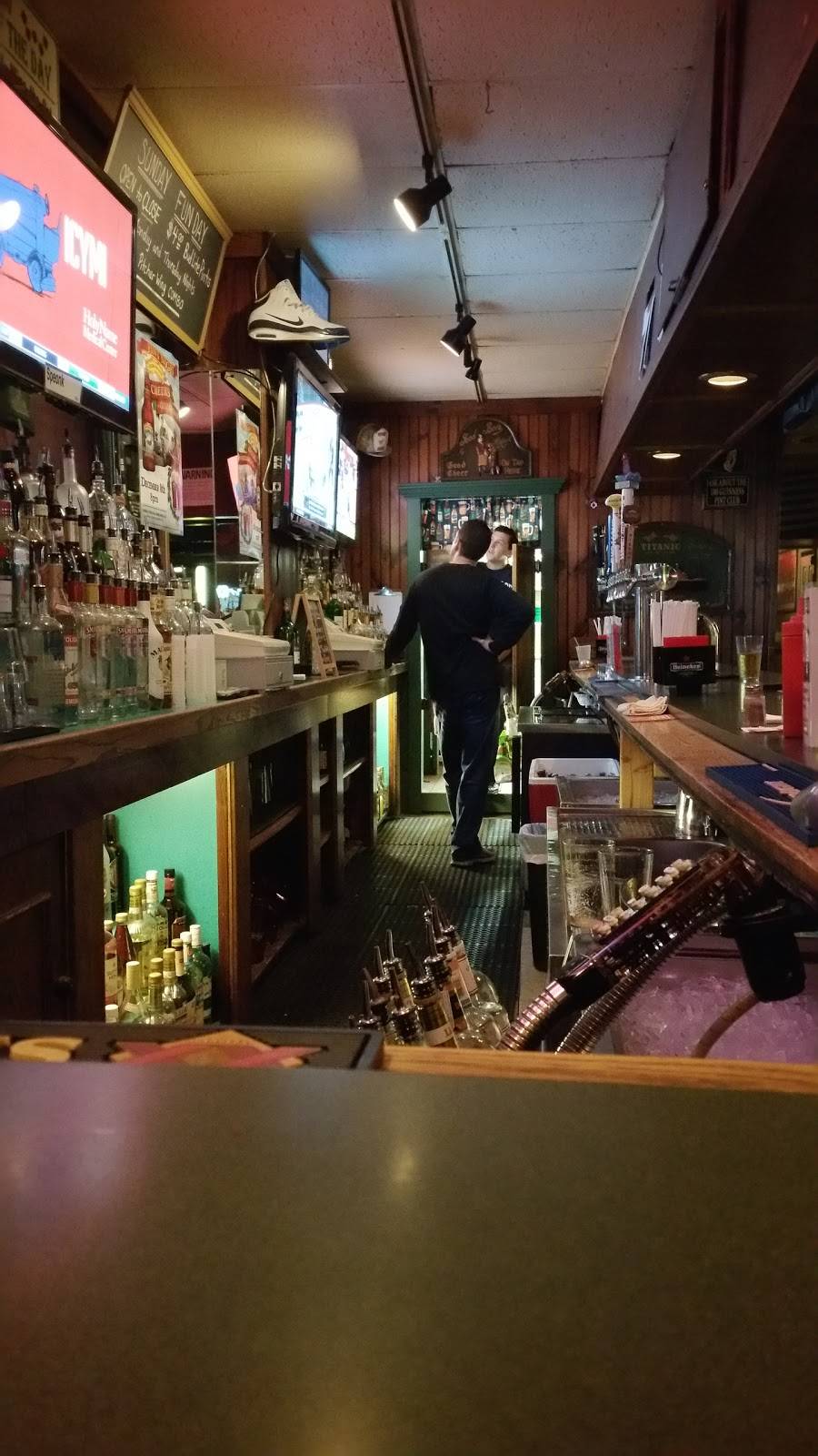 Fatty McGees | restaurant | 138 Connetquot Ave, East Islip, NY 11730, USA | 6315819868 OR +1 631-581-9868