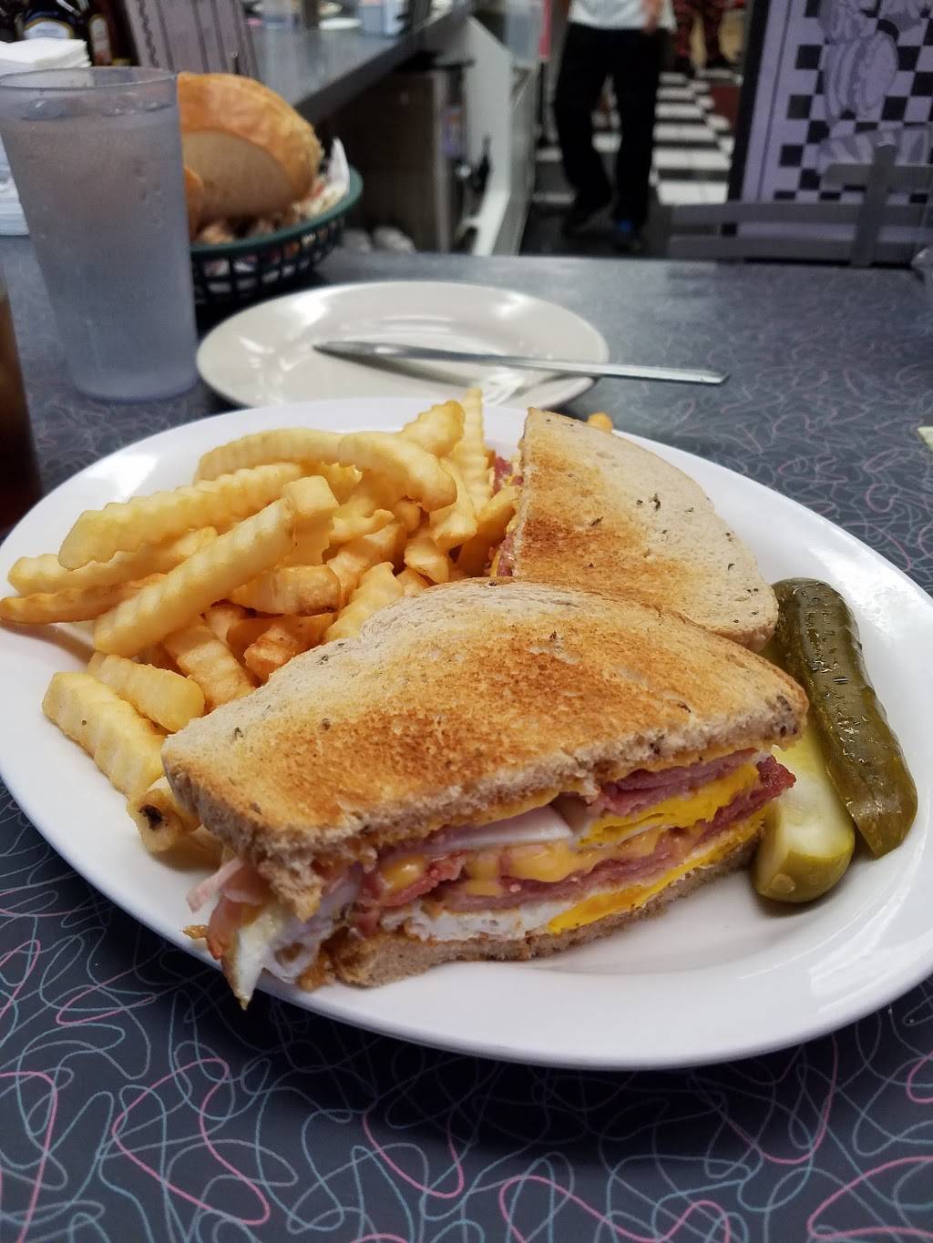 Uncle Bills Diner | restaurant | 845 Roselle Rd, Roselle, IL 60172, USA | 6305828777 OR +1 630-582-8777