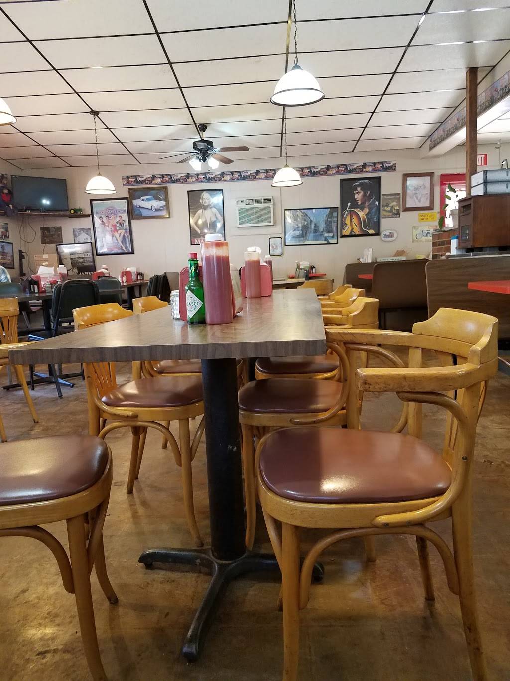 Meeks 152 Diner | restaurant | 203 E Main St, Binger, OK 73009, USA | 4056569263 OR +1 405-656-9263