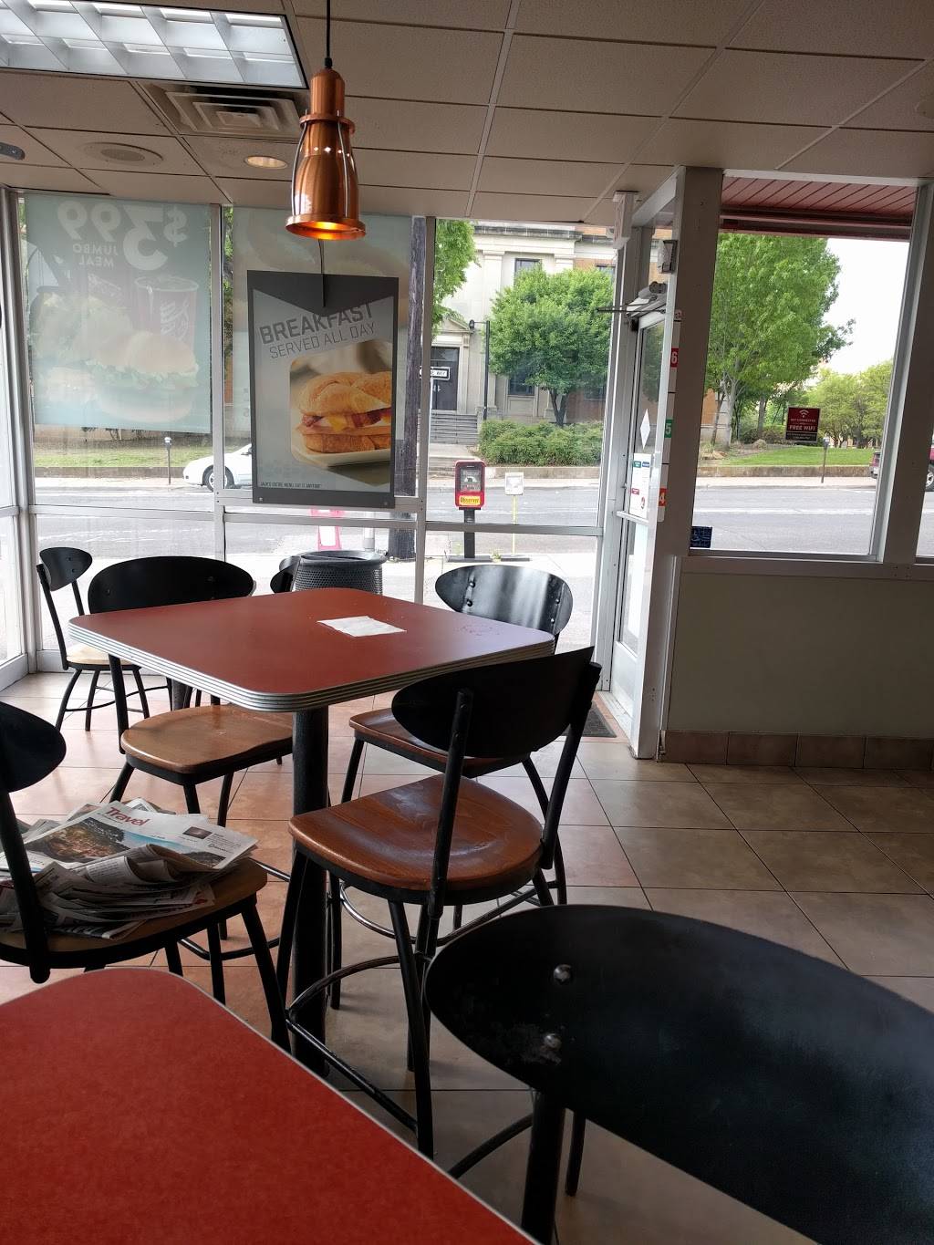 Jack in the Box | restaurant | 1408 W Hickory St, Denton, TX 76201, USA | 9403878342 OR +1 940-387-8342