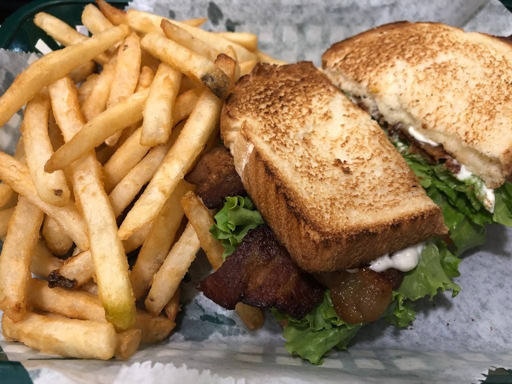 Hometown Family Restaurant | restaurant | 1400 Marinette Ave, Marinette, WI 54143, USA | 7157353640 OR +1 715-735-3640