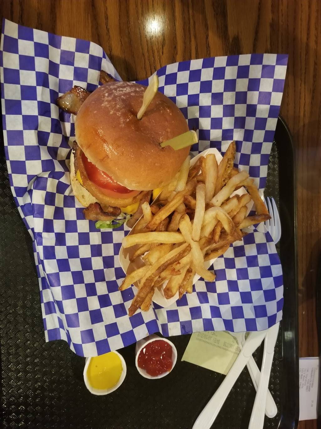 Blues Burger Bar | restaurant | 310 4th St, Niagara Falls, NY 14303, USA | 7165012392 OR +1 716-501-2392