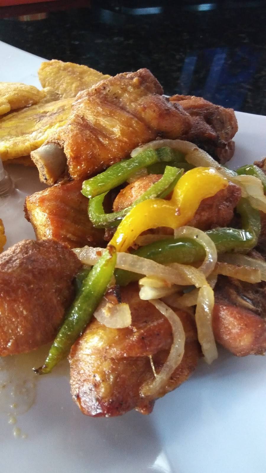 Hatfields Bar & Grill | restaurant | 30 Broadway, Kissimmee, FL 34741, USA | 4075305879 OR +1 407-530-5879