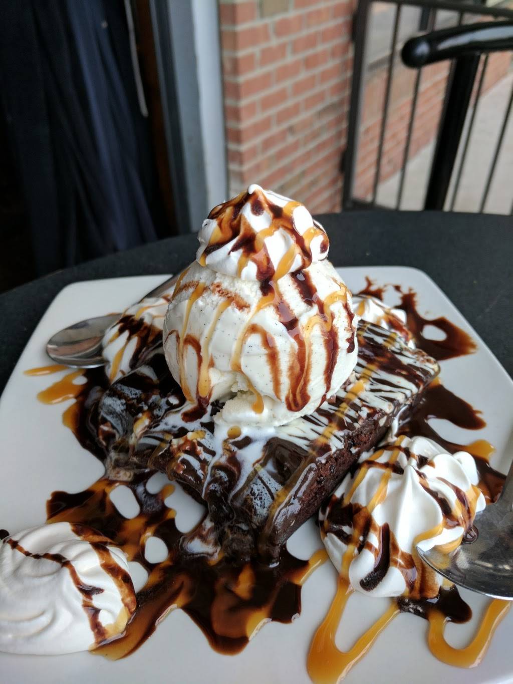 Ciccarellis Sports Bar Theater | restaurant | 46793 Hayes Rd, Shelby Charter Twp, MI 48315, USA | 5862472223 OR +1 586-247-2223