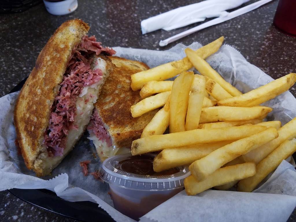 Bogeys 19th Hole Restaurant and Bar | restaurant | 3033 Mayport Rd, Jacksonville, FL 32233, USA | 9042705143 OR +1 904-270-5143