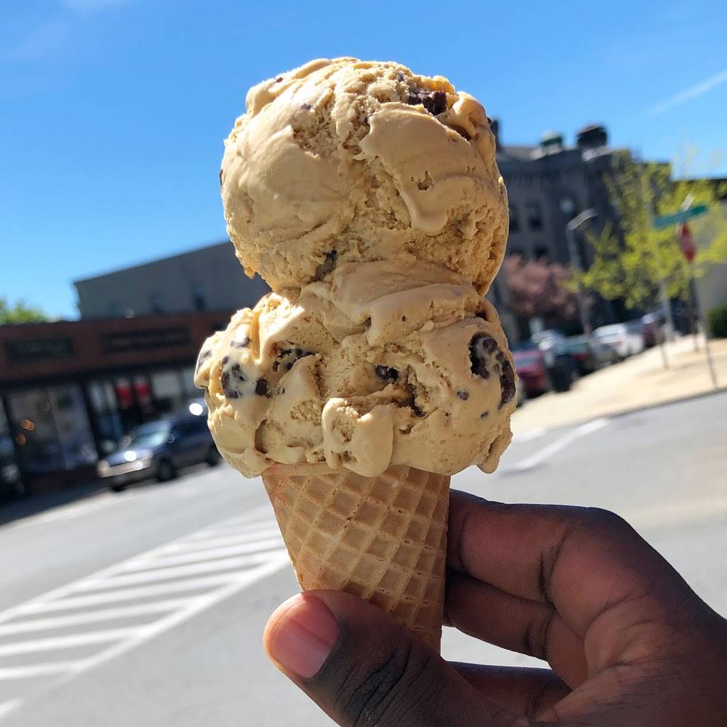 Colleens Ice Cream & Sandwich Shop | cafe | 61 High St, Medford, MA 02155, USA | 7813958100 OR +1 781-395-8100