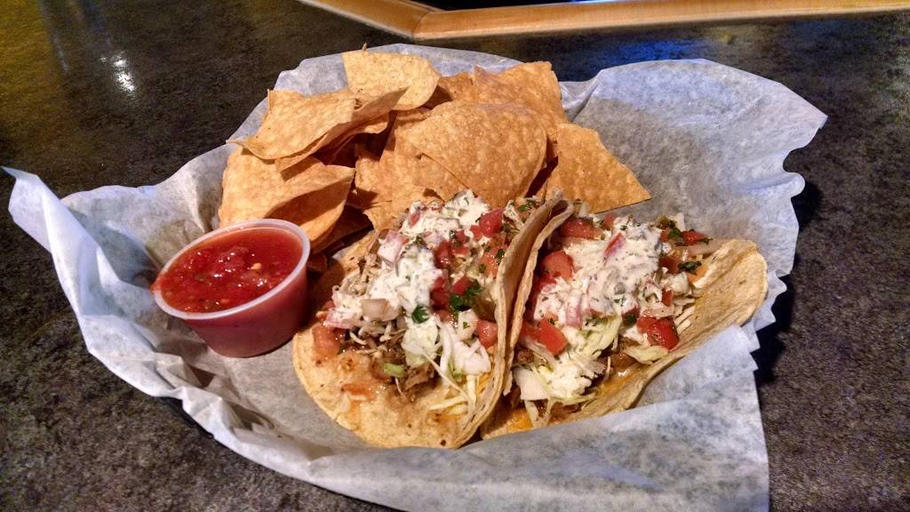 Fieldhouse 1st Ave | restaurant | 5001 1st Ave NE, Cedar Rapids, IA 52402, USA | 3193733014 OR +1 319-373-3014