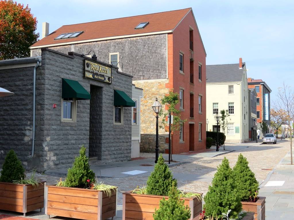 Rose Alley Ale House | restaurant | 94 Front St, New Bedford, MA 02740, USA | 5088585123 OR +1 508-858-5123