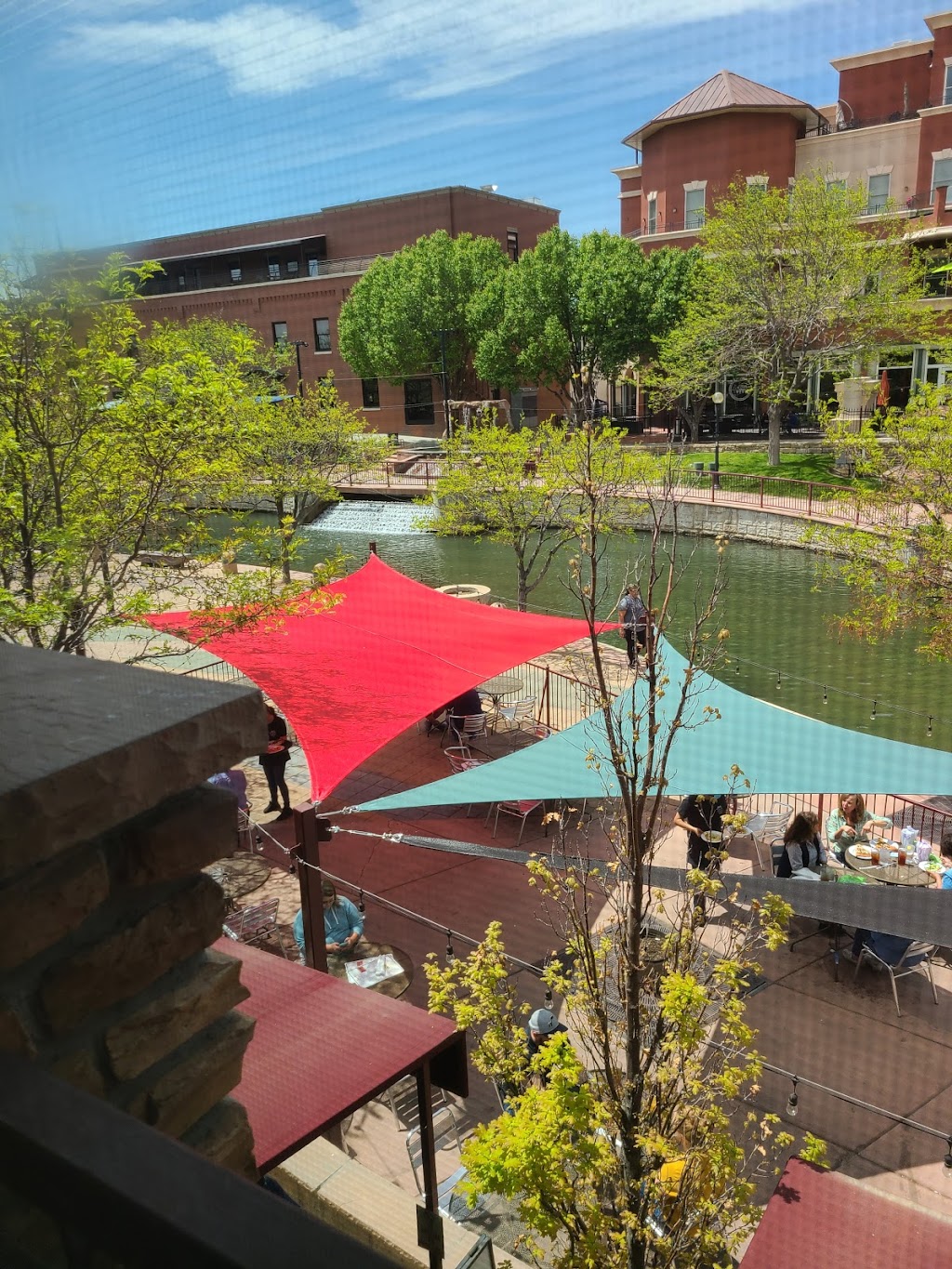 Angelos Pizza Parlor | restaurant | 105 E Riverwalk, Pueblo, CO 81003, USA | 7195448588 OR +1 719-544-8588