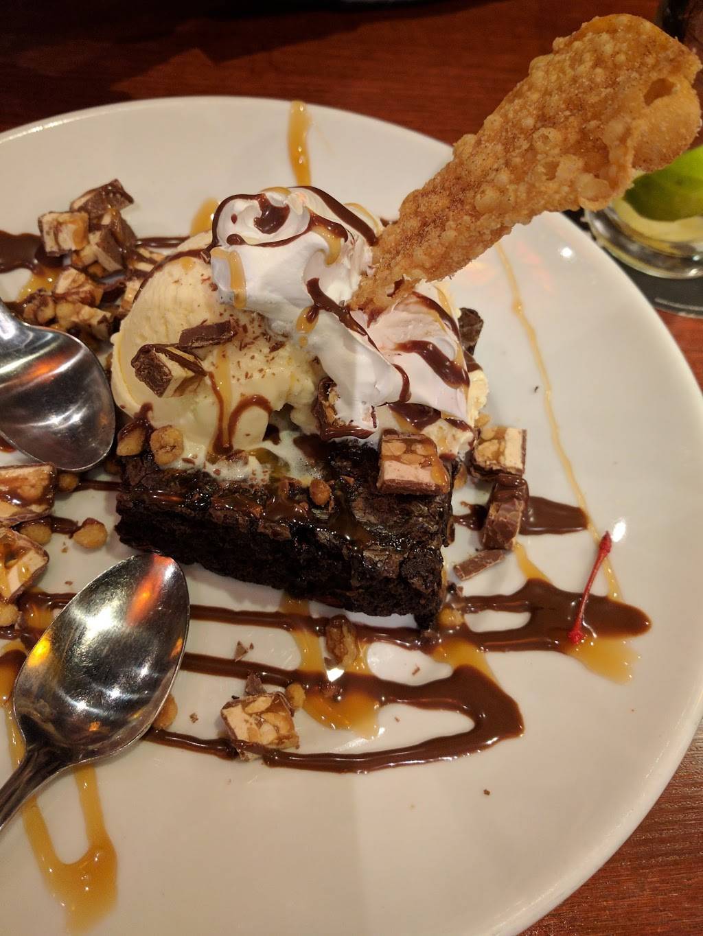 Houlihans | restaurant | Holiday Inn-Blue Ridge Shadows, 101 Hospitality Drive, Front Royal, VA 22630, USA | 5406313045 OR +1 540-631-3045