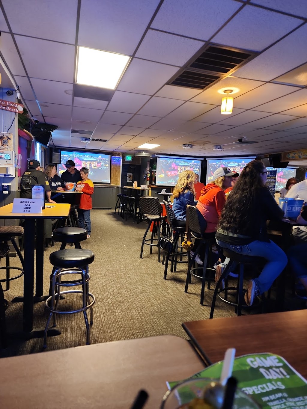 Getaway Bar & Grill | restaurant | 512 12th Ave Rd, Nampa, ID 83686, USA | 2084675739 OR +1 208-467-5739