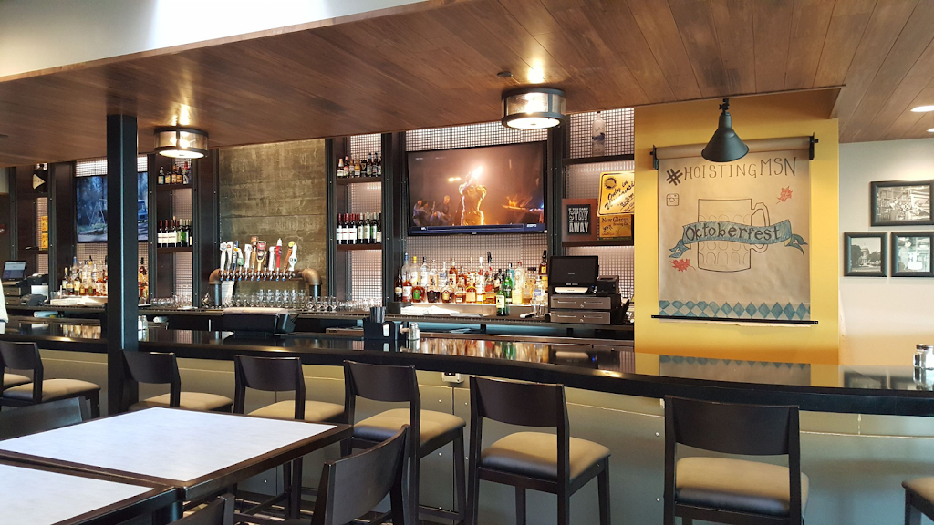 Mad Town Gastropub | restaurant | Dane Country Regional Airport, 4000 International Ln, Madison, WI 53704, USA | 6082439614 OR +1 608-243-9614