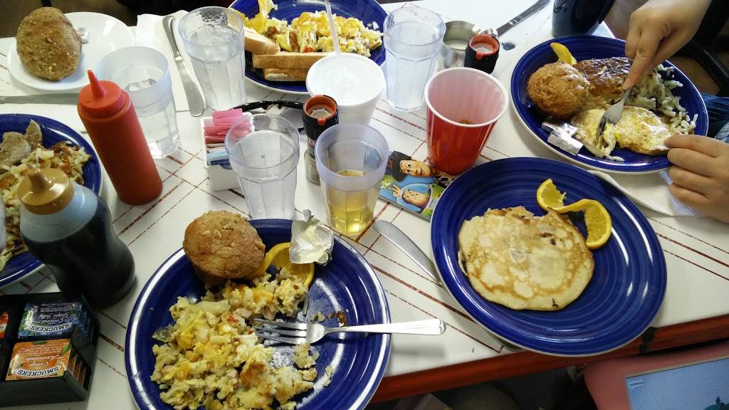 Lunch Box | meal takeaway | 106 E Cayuga St, Bellaire, MI 49615, USA | 2315336678 OR +1 231-533-6678