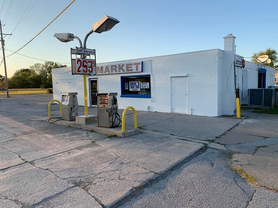 Daves Drive-Thru | meal takeaway | 7697 E Harbor Rd, Lakeside Marblehead, OH 43440, USA | 4199679521 OR +1 419-967-9521