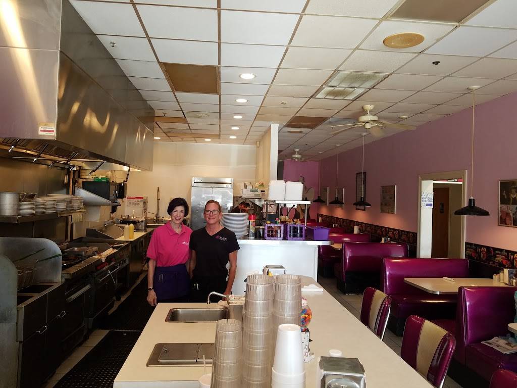 LuLu Bs | restaurant | 8795 Tamiami Trail N, Naples, FL 34108, USA | 2395945330 OR +1 239-594-5330