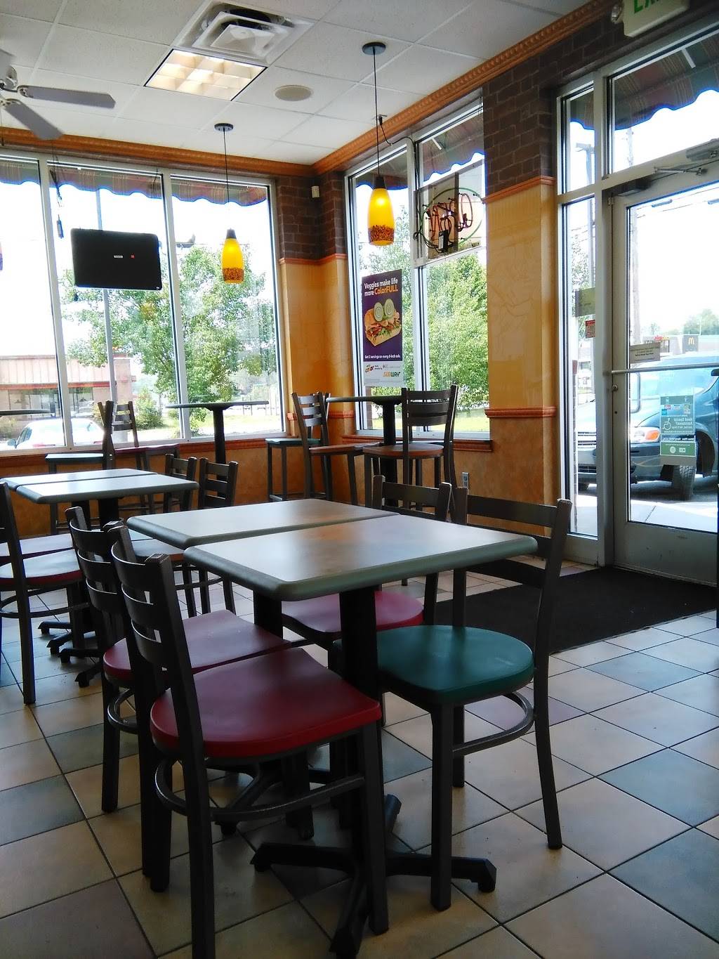 Subway Restaurants | restaurant | 807 W Main St, Livingston, TN 38570, USA | 9318233311 OR +1 931-823-3311