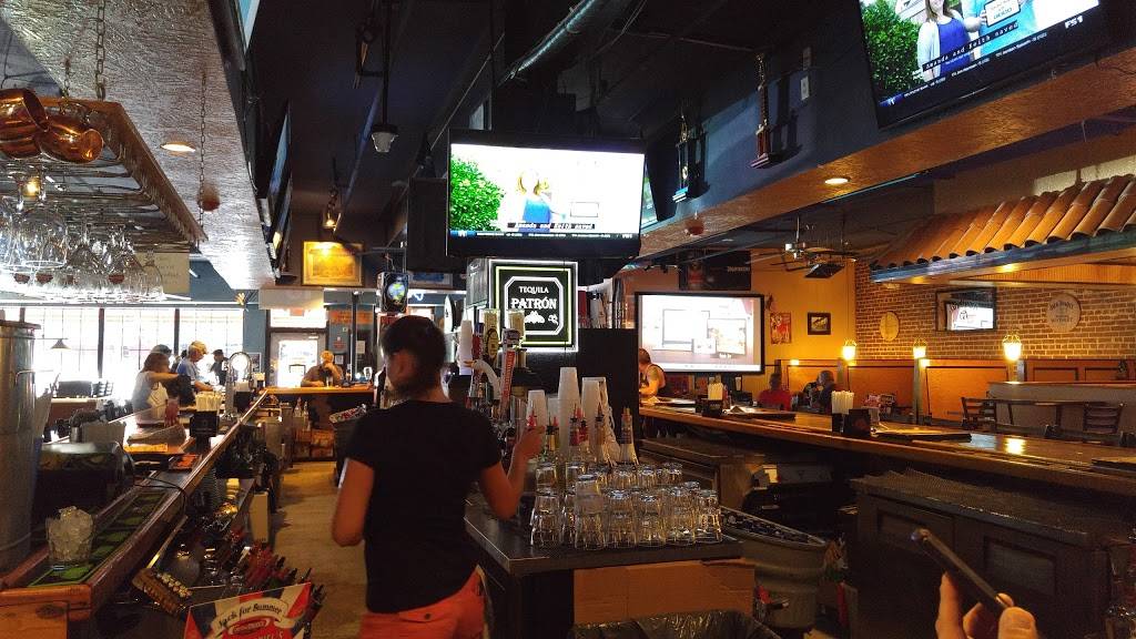 Off the Traxx | restaurant | 918 E New Haven Ave, Melbourne, FL 32901, USA | 3213272919 OR +1 321-327-2919