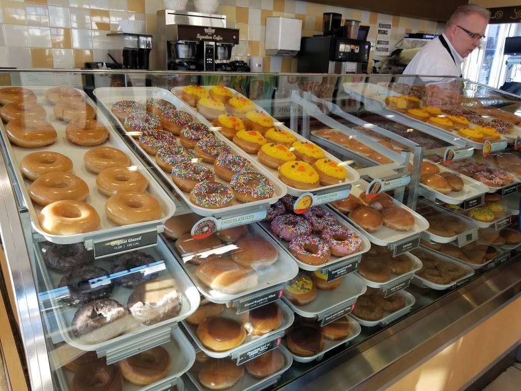 Krispy Kreme | bakery | 2401 Battleground Ave, Greensboro, NC 27408, USA | 3365401594 OR +1 336-540-1594