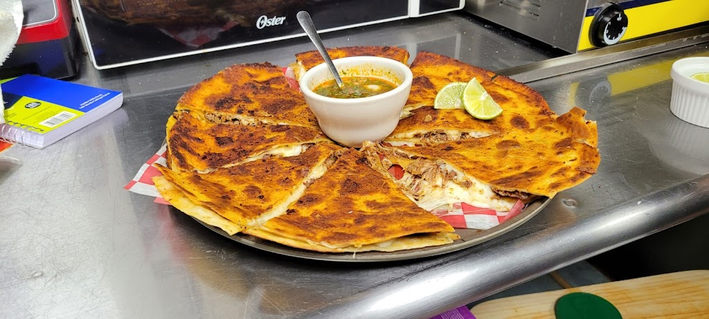 El Camaleon Bar & Grill | restaurant | 103 N Ottawa St, Joliet, IL 60432, USA | 8155502700 OR +1 815-550-2700