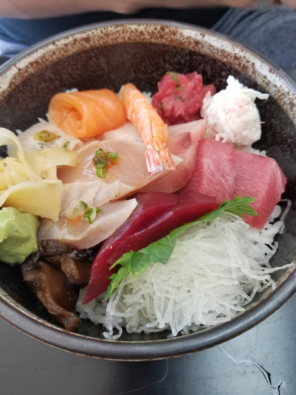 Asakuma Sushi Poke | restaurant | 11769 CA-2, Los Angeles, CA 90025, USA | 3104738990 OR +1 310-473-8990