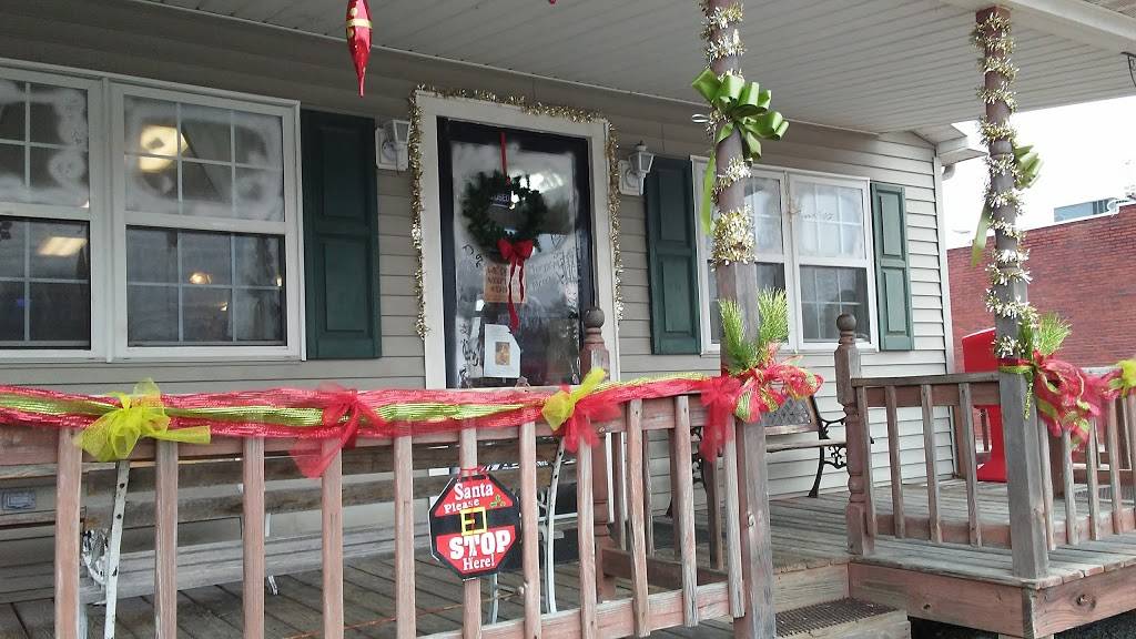 Kellys Kafe | restaurant | 24 Front St, Big Sandy, TN 38221, USA | 7315933025 OR +1 731-593-3025