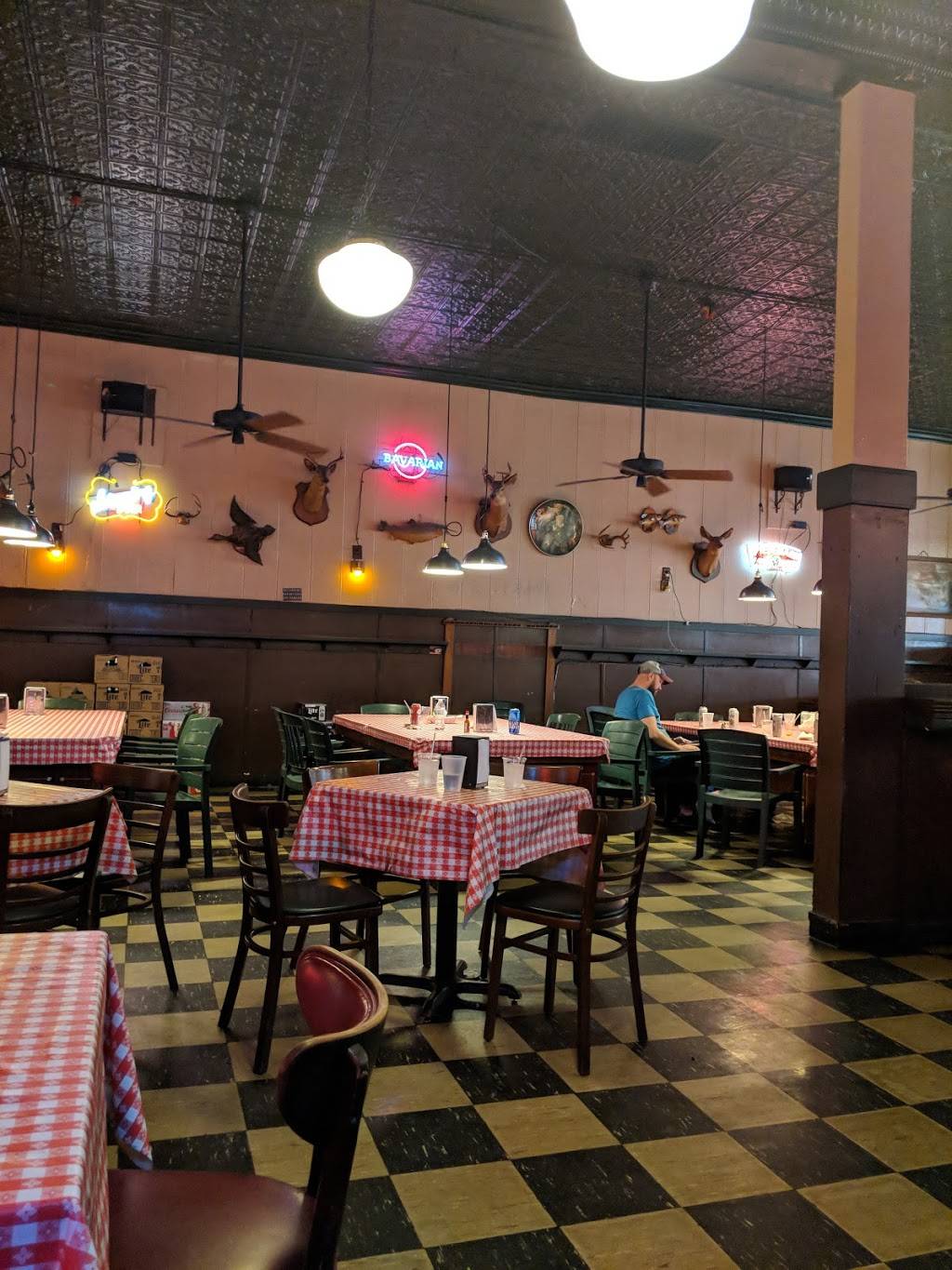 Sportsmans Grille & Billiards | restaurant | 2315 W Franklin St, Evansville, IN 47712, USA | 8124220801 OR +1 812-422-0801