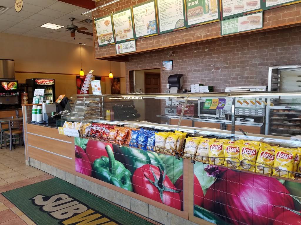 Subway Restaurants | restaurant | 1009 Roosevelt Rd, Lombard, IL 60148, USA | 6308891104 OR +1 630-889-1104