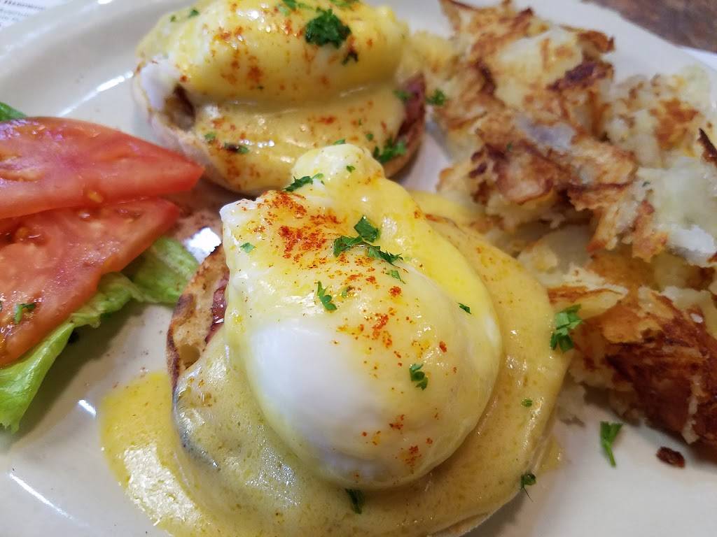 Mentor Family Restaurant | restaurant | 6888 Center St, Mentor, OH 44060, USA | 4402558810 OR +1 440-255-8810