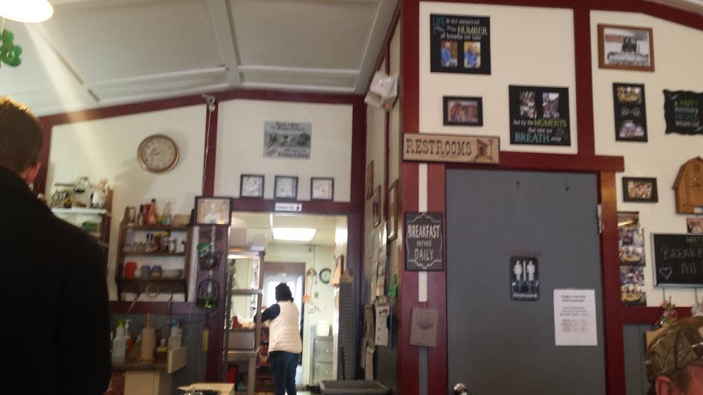 Family Affair | restaurant | 148 W Main St, Mendon, MI 49072, USA | 2694968600 OR +1 269-496-8600