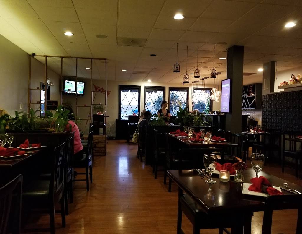 Rocharin Thai Bistro | restaurant | 600 Pacific Coast Hwy #108, Seal Beach, CA 90740, USA | 5625965156 OR +1 562-596-5156