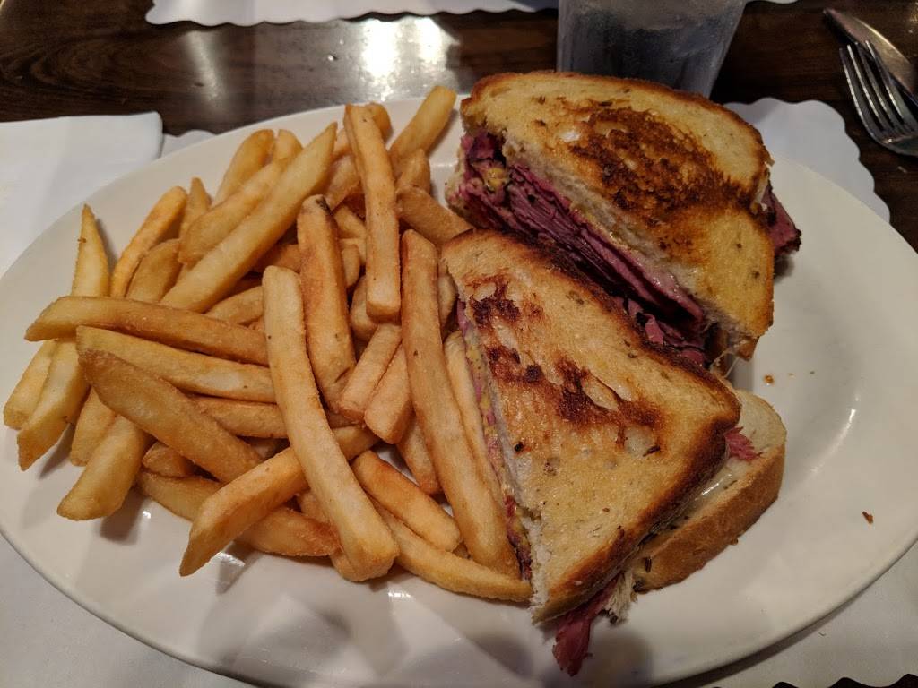 Mundays | restaurant | 259 Main St, Huntington, NY 11743, USA | 6314213553 OR +1 631-421-3553