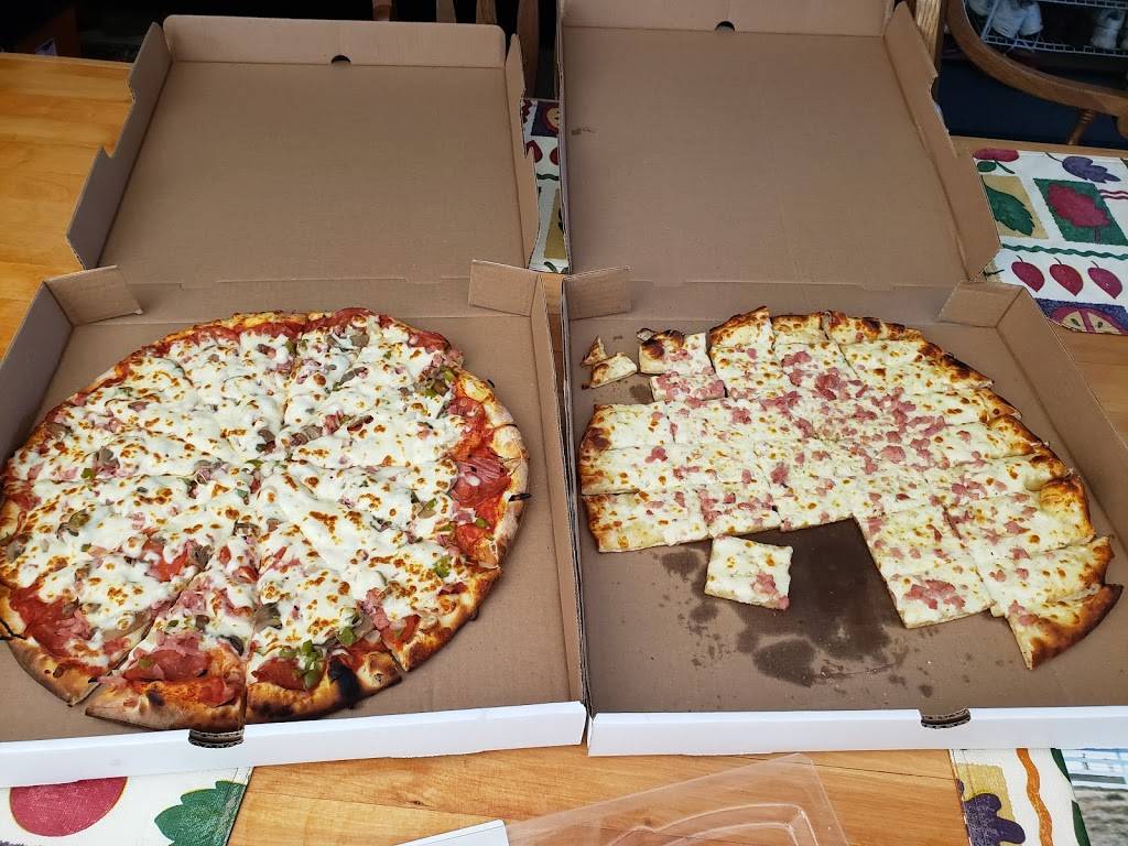 Huntzys Pizza & Wings | meal delivery | 636 Broadway St, Wyoming, ON N0N 1T0, Canada | 5197040755 OR +1 519-704-0755