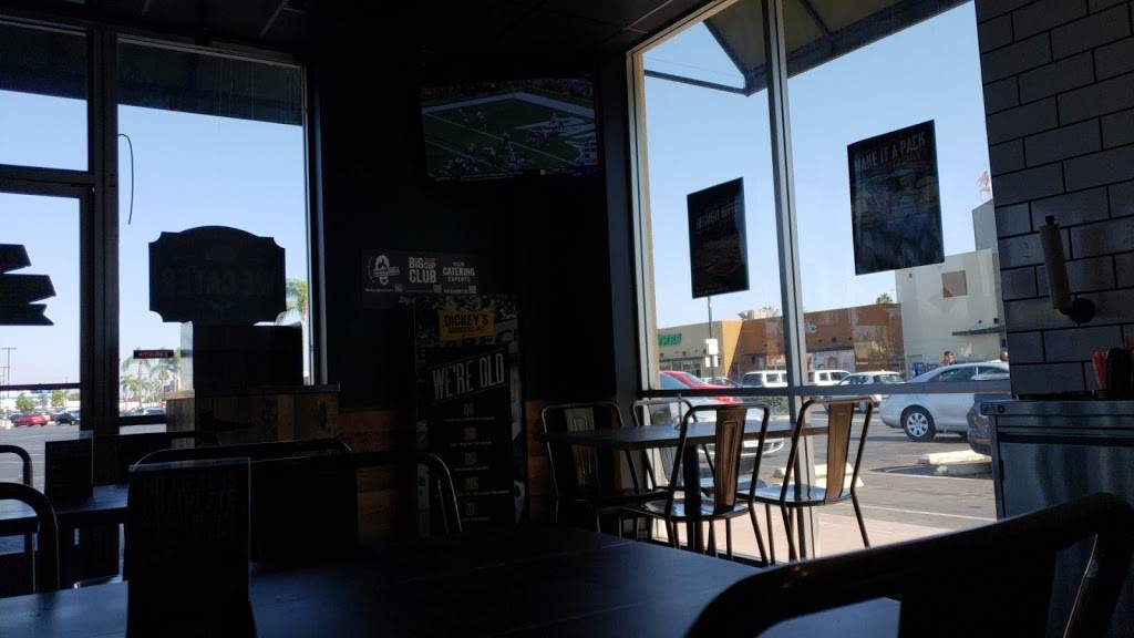 Dickeys Barbecue Pit | restaurant | 116 E Compton Blvd, Compton, CA 90220, USA | 3108681444 OR +1 310-868-1444