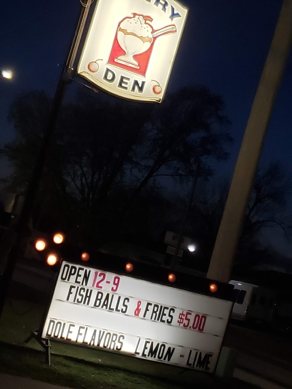 JCs Dairy Den (Formerly Dairy Den) | restaurant | 420 W Erie St, Missouri Valley, IA 51555, USA | 7126422735 OR +1 712-642-2735