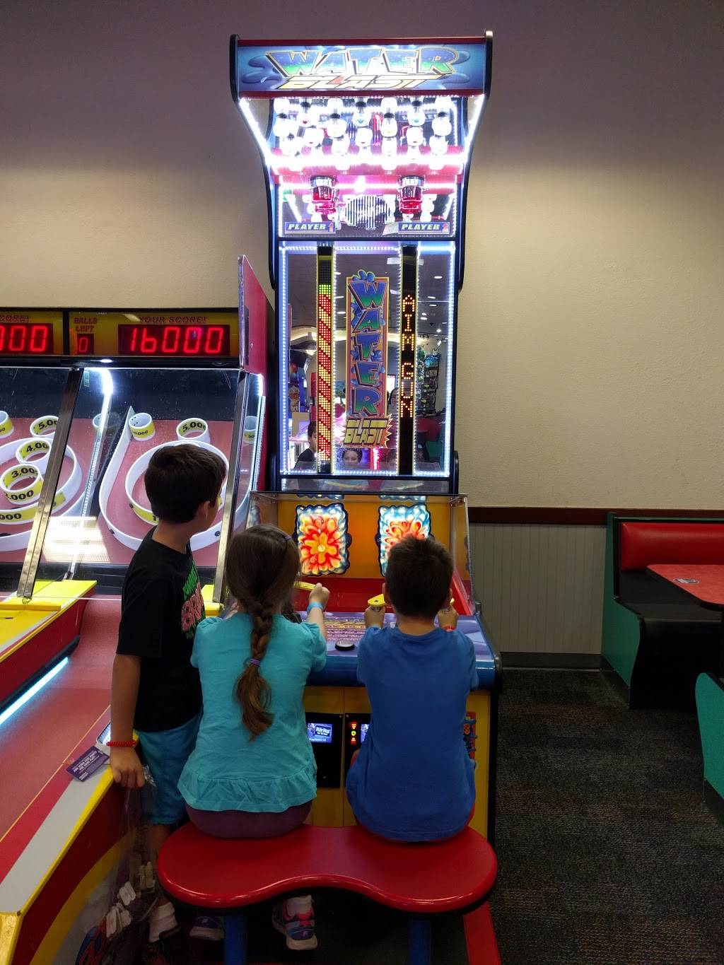 Chuck E. Cheeses | restaurant | 2402 S Stemmons Fwy, Lewisville, TX 75067, USA | 9723156260 OR +1 972-315-6260