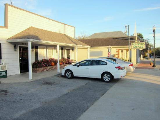 Mildreds Meals | restaurant | 109 E 5th Ave, Kenbridge, VA 23944, USA | 4346763060 OR +1 434-676-3060