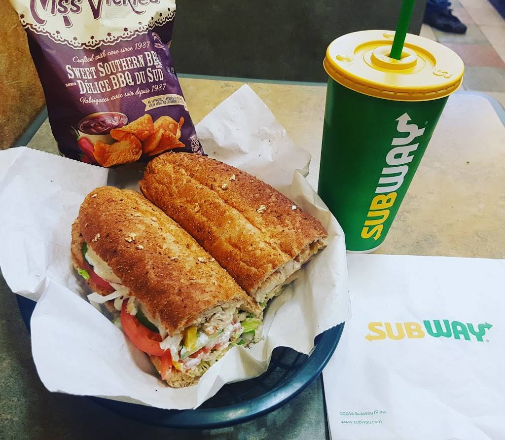 Subway | meal takeaway | 531 Parliament St, Toronto, ON M4X 1P3, Canada | 4169280999 OR +1 416-928-0999