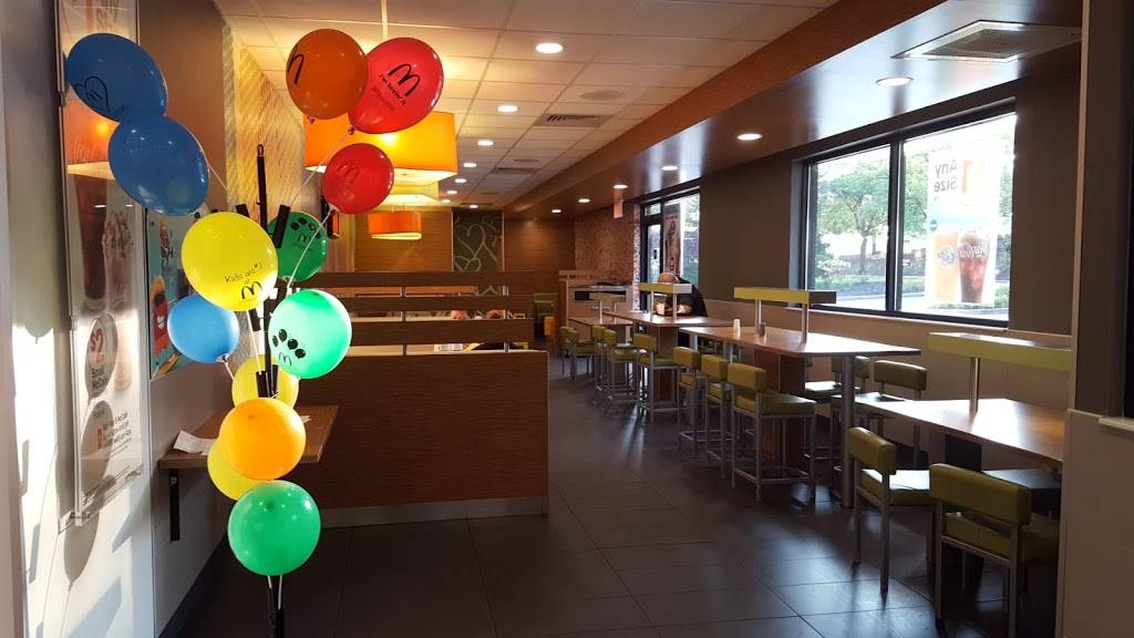 McDonalds | cafe | 3858 Northridge Dr, Rockford, IL 61114, USA | 8158771775 OR +1 815-877-1775
