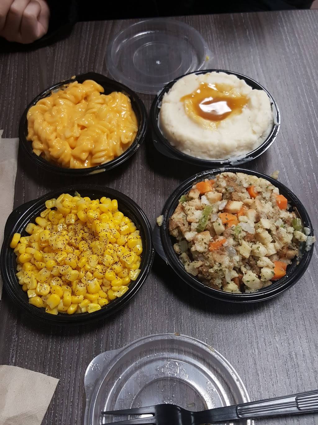 Boston Market | restaurant | 100 N Broadway, Hicksville, NY 11801, USA | 5168221484 OR +1 516-822-1484