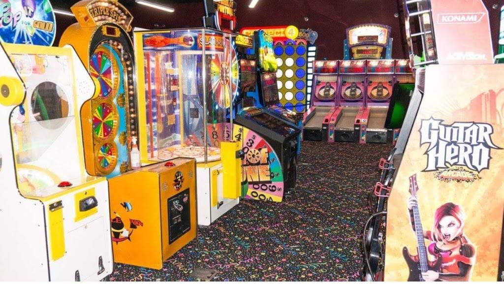 The Lanes | restaurant | 21400 Southgate Park Blvd, Maple Heights, OH 44137, USA | 2166268300 OR +1 216-626-8300