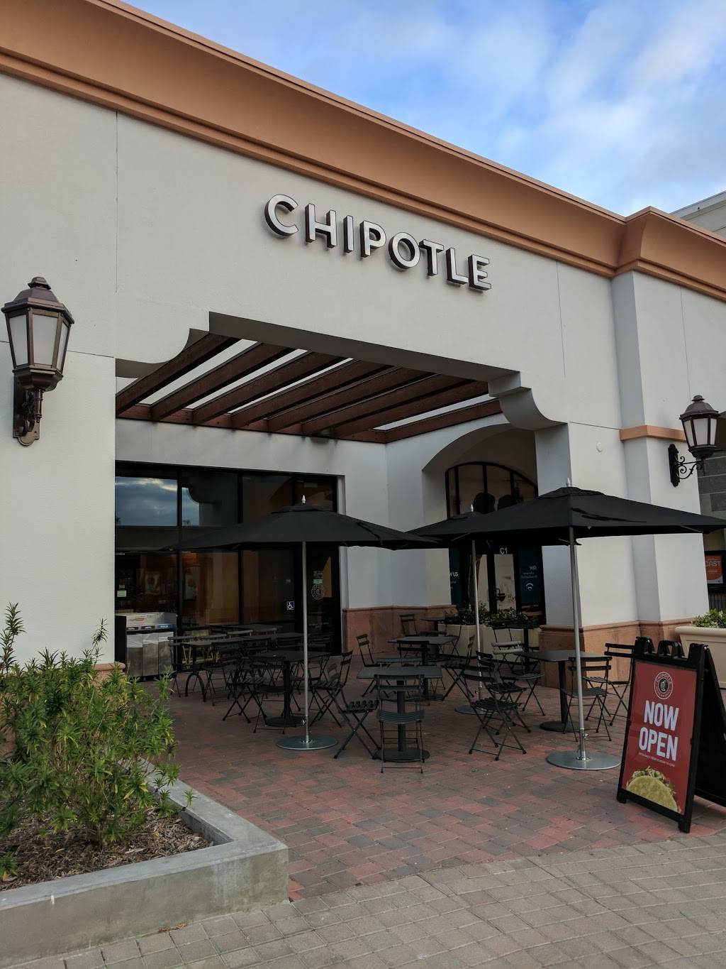 Chipotle Mexican Grill | restaurant | 162 W Hillcrest Dr Ste 300, Thousand Oaks, CA 91360, USA | 8052309193 OR +1 805-230-9193